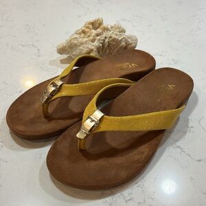 Vionic Lima mustard yellow sandals women 6